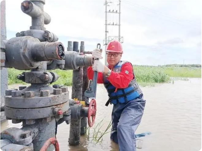 險(xiǎn)不除、人不休，水不降、人不退！大慶油田朝陽(yáng)溝油田全力迎戰(zhàn)防汛“大考”